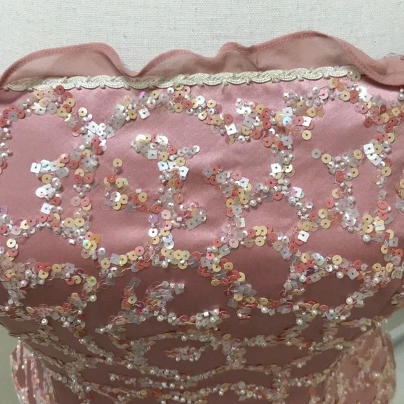 KAY UNGER New York Silk Pink Off-Shoulder Top with Embelishments Size 2 NWOT - Picture 2 of 6